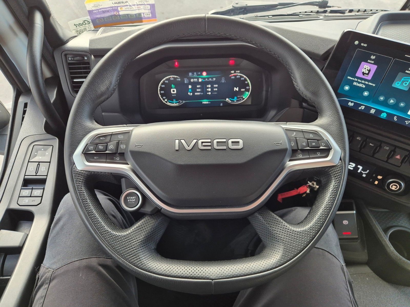 Fahrzeugabbildung Iveco AD190S40/FP Lamberet Mitsubishi LBW Tür AHK