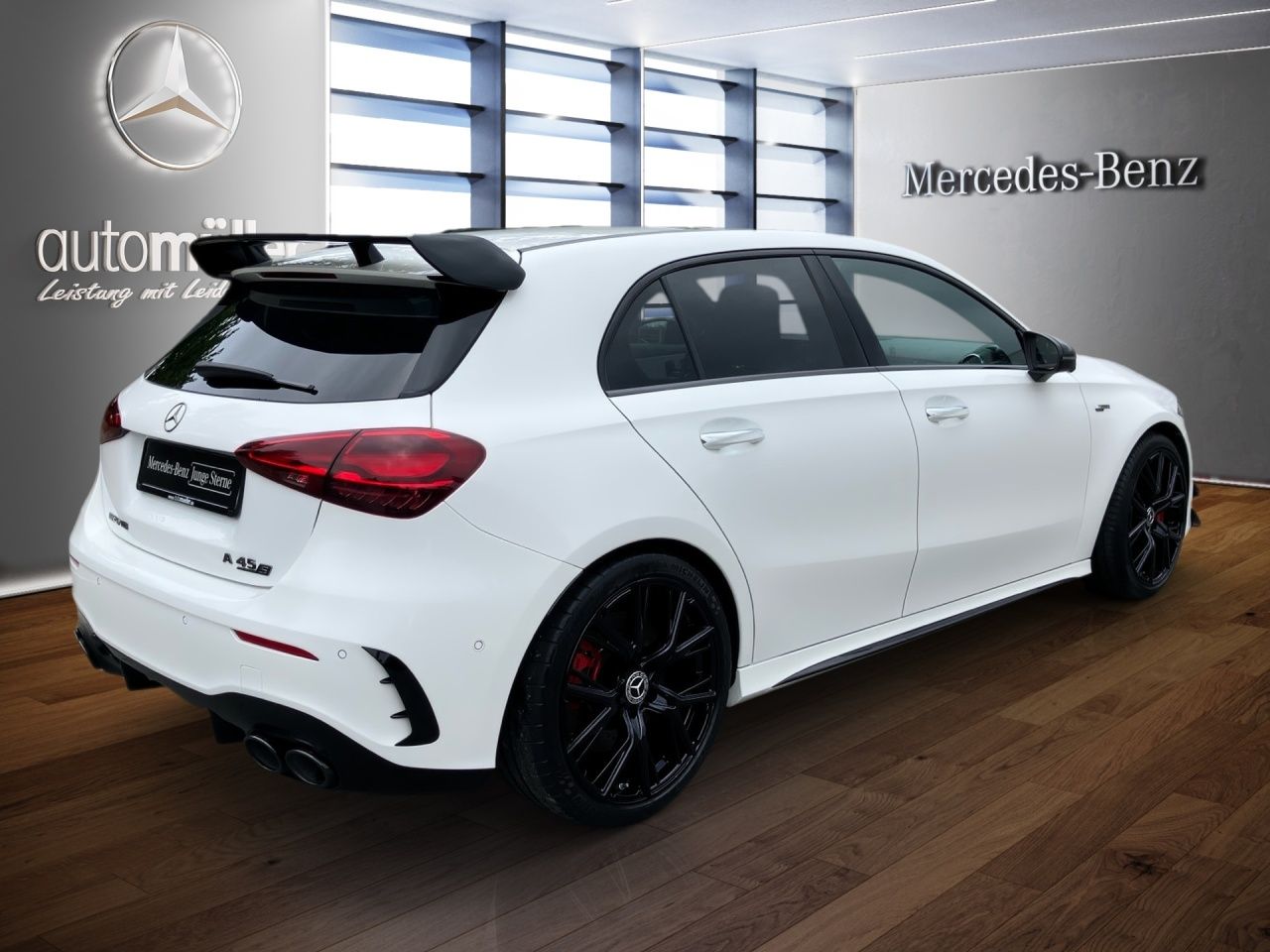 Fahrzeugabbildung Mercedes-Benz AMG A 45 S 4M+ PANO+AHK+BUR+NIGHT+MULTIB+MEM+360