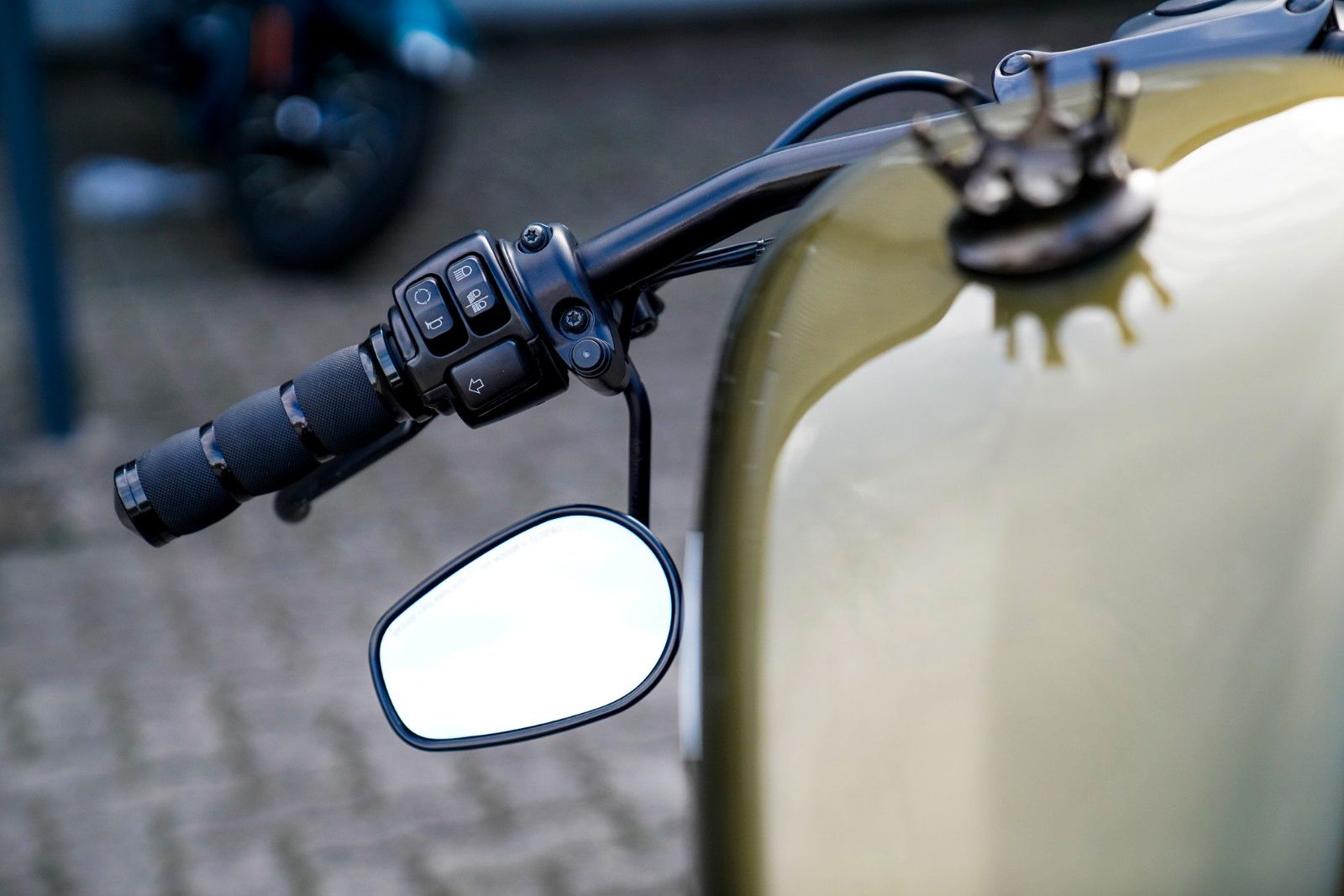 Fahrzeugabbildung Harley-Davidson SPORTSTER XL883N IRON - Jekill - Kurzes Heck -