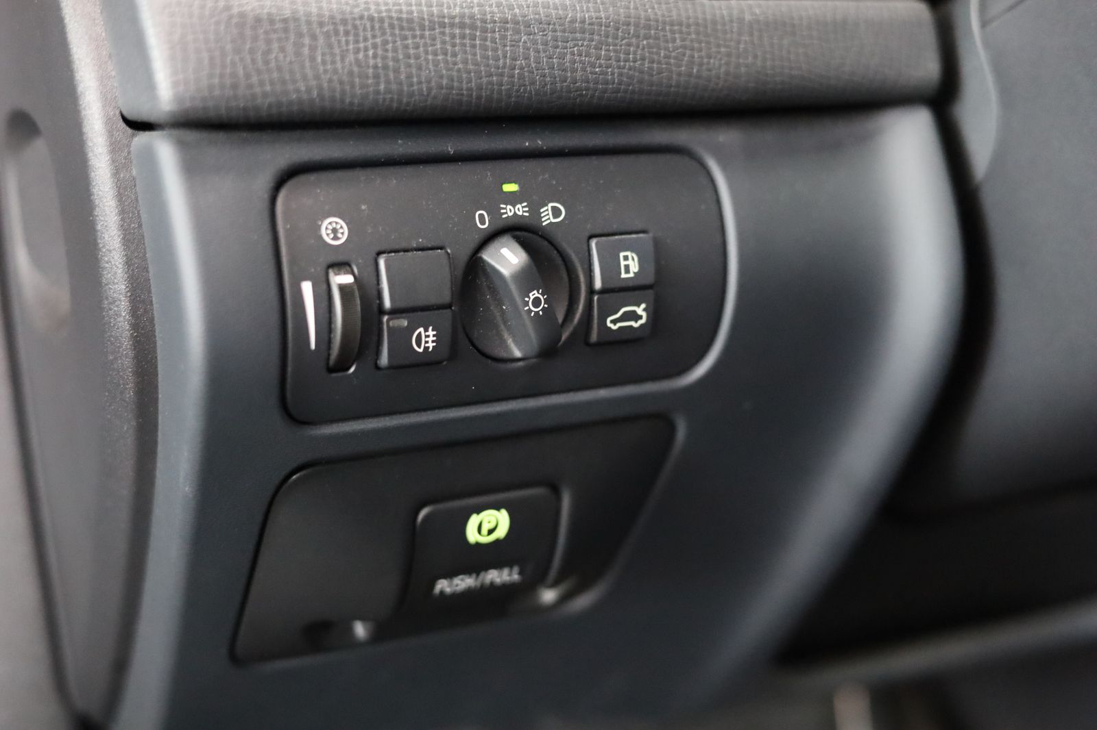 Fahrzeugabbildung Volvo XC60 Summum KAM MEMO LEDER XENON AHK SCHECKHEFT