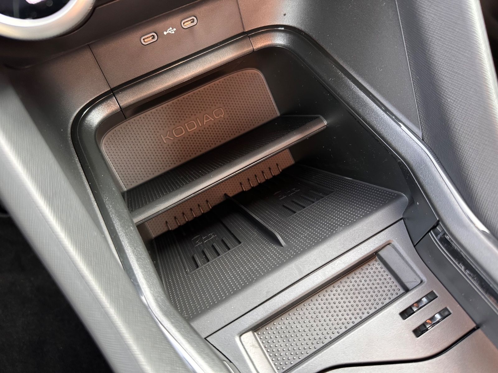 Fahrzeugabbildung SKODA Kodiaq 1.5 eTSI Selection DSG ACC/LED/PDC/SHZ