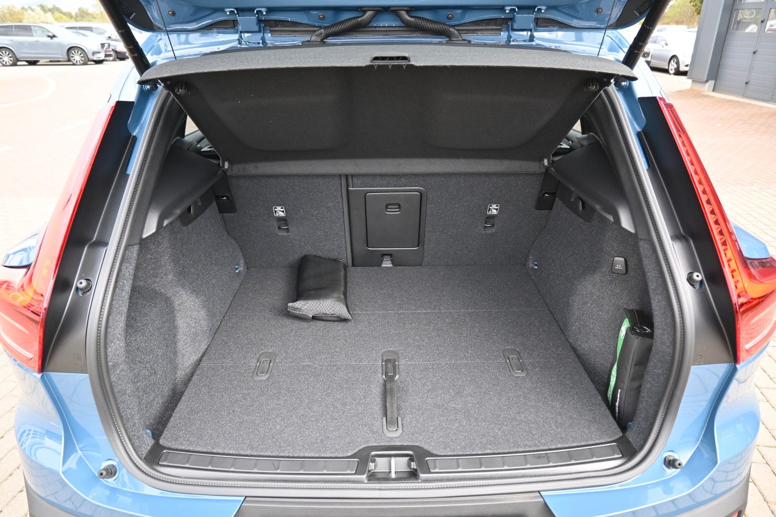 Fahrzeugabbildung Volvo XC40 B3 DSG Plus Dark*360°*ACC*AHK*Allwetter