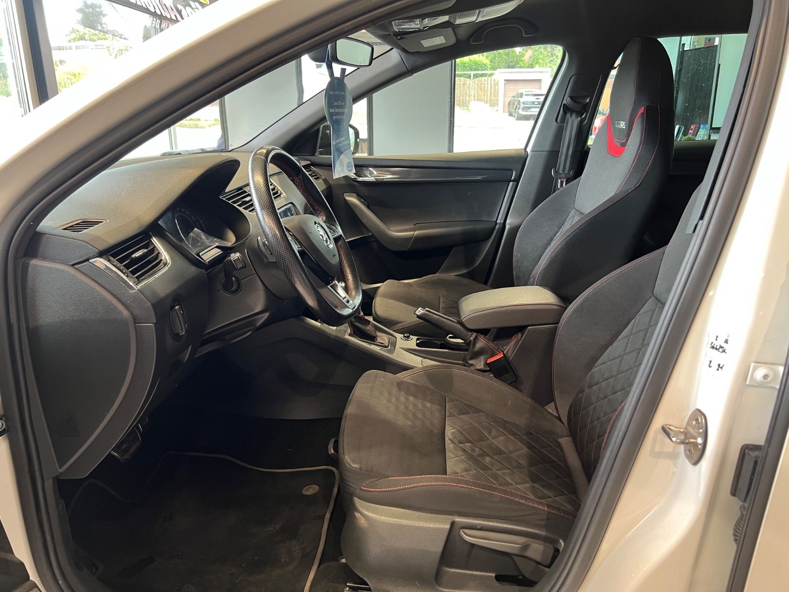 Skoda Octavia Combi RS foto 9