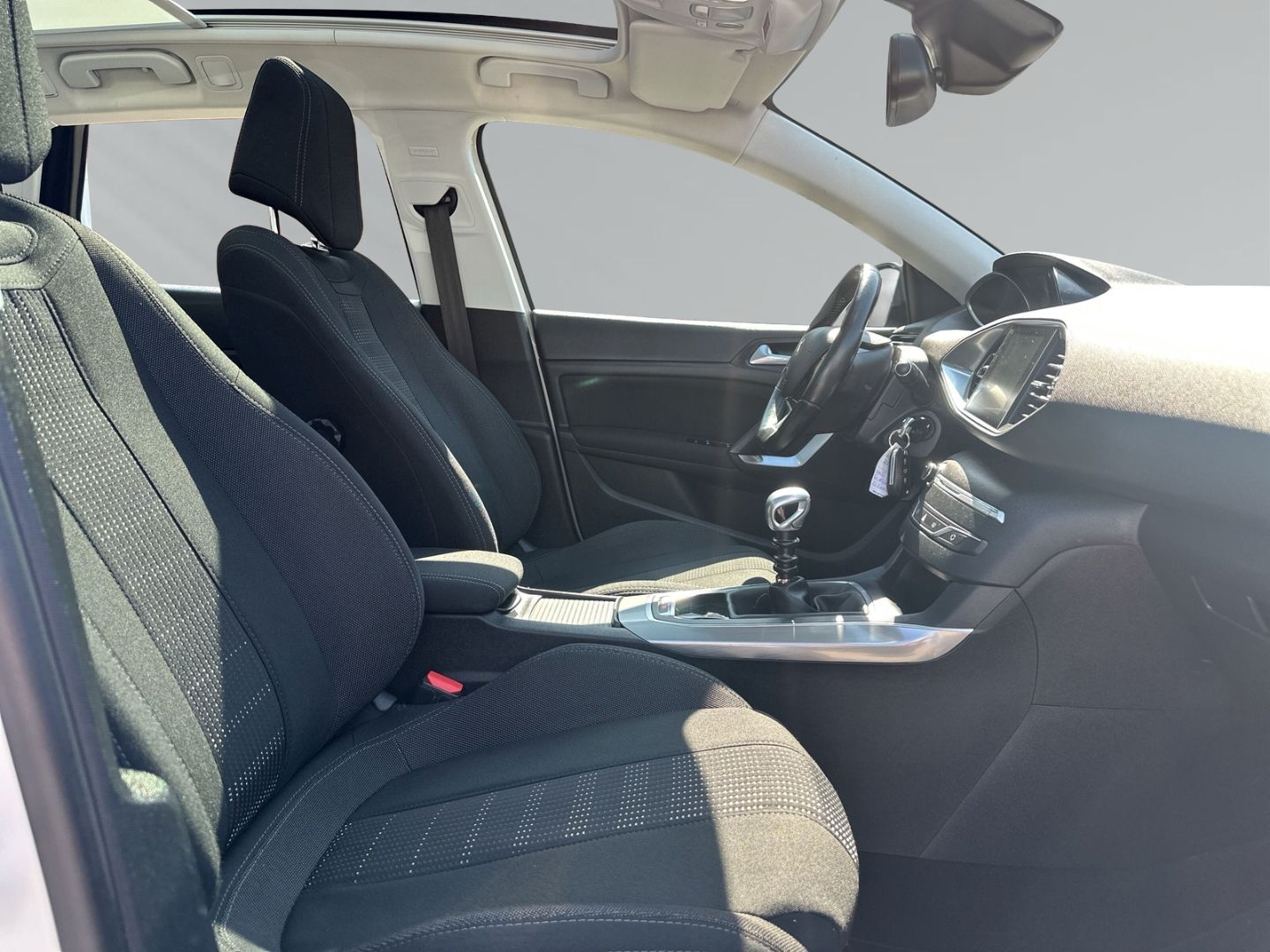 Fahrzeugabbildung Peugeot 308 Allure e-THP PureTech 130 SW 1.2