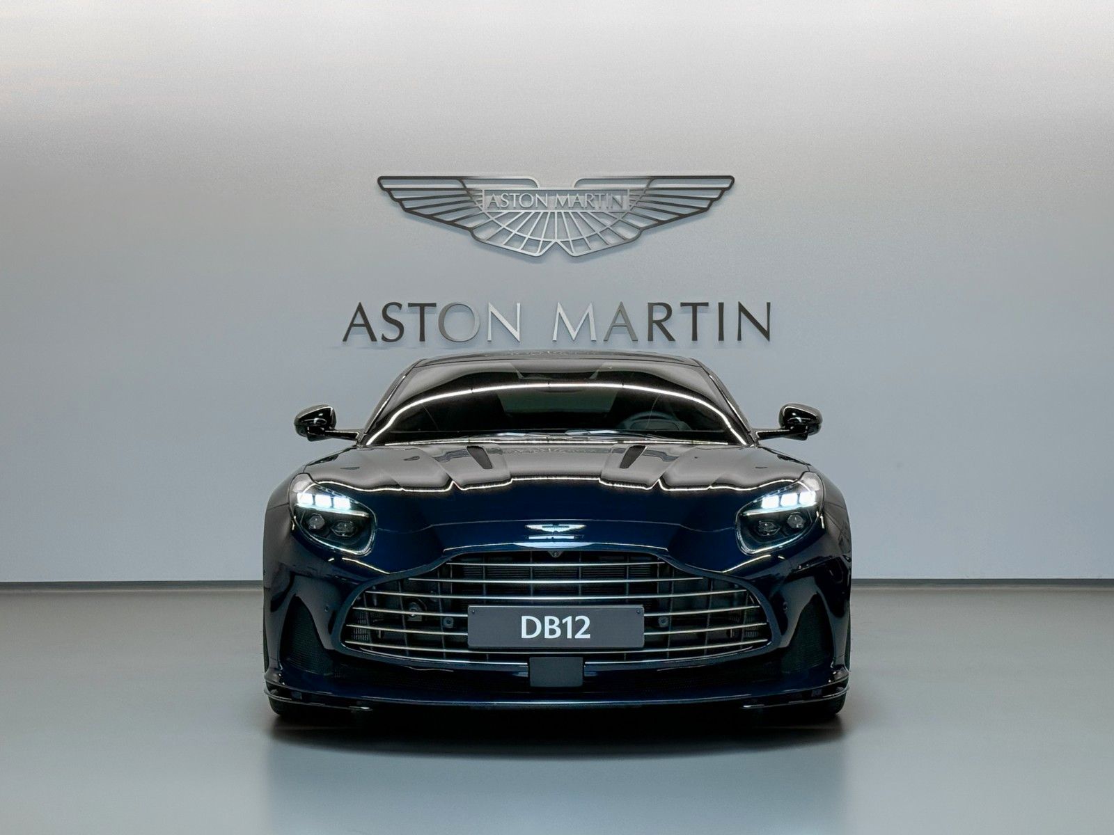 Aston Martin DB12 Coupe | Aston Martin Brussels imagem 2
