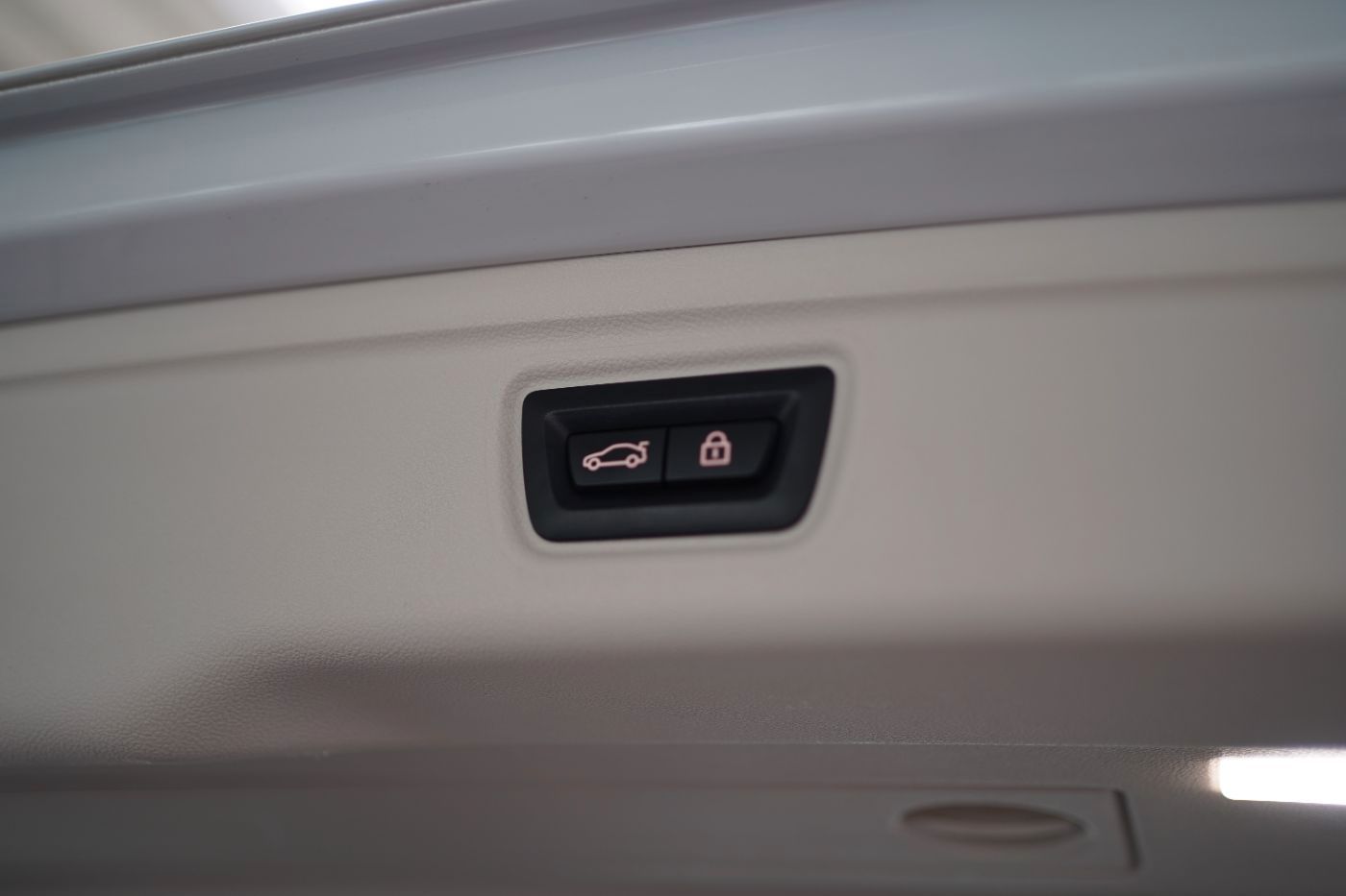 Fahrzeugabbildung BMW 320d Sport Line +HeadUp+AHK+Laserlicht+Parkassis