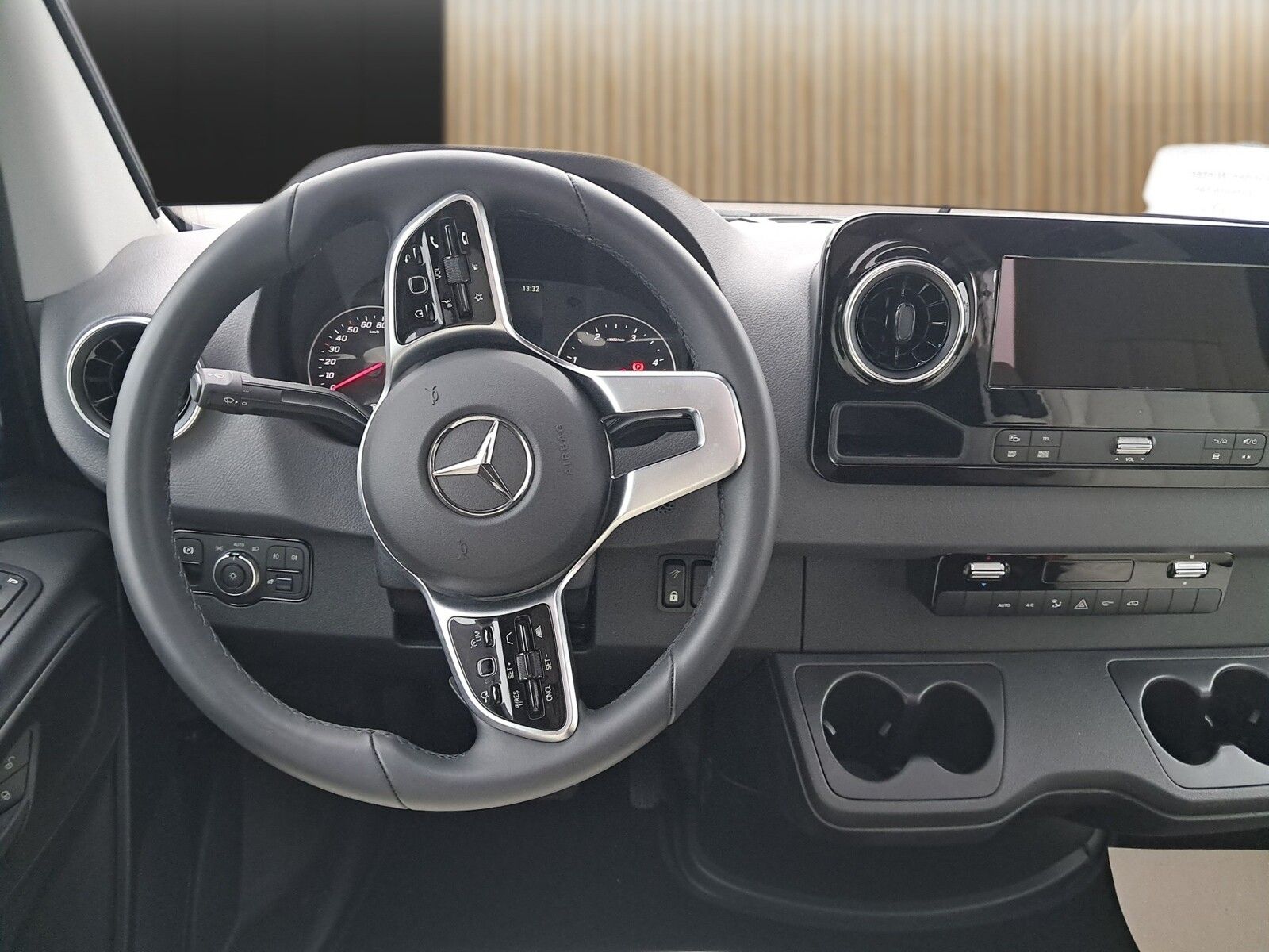 Fahrzeugabbildung Eura Mobil Contura CT 766 EF Luminary Paket, Markise