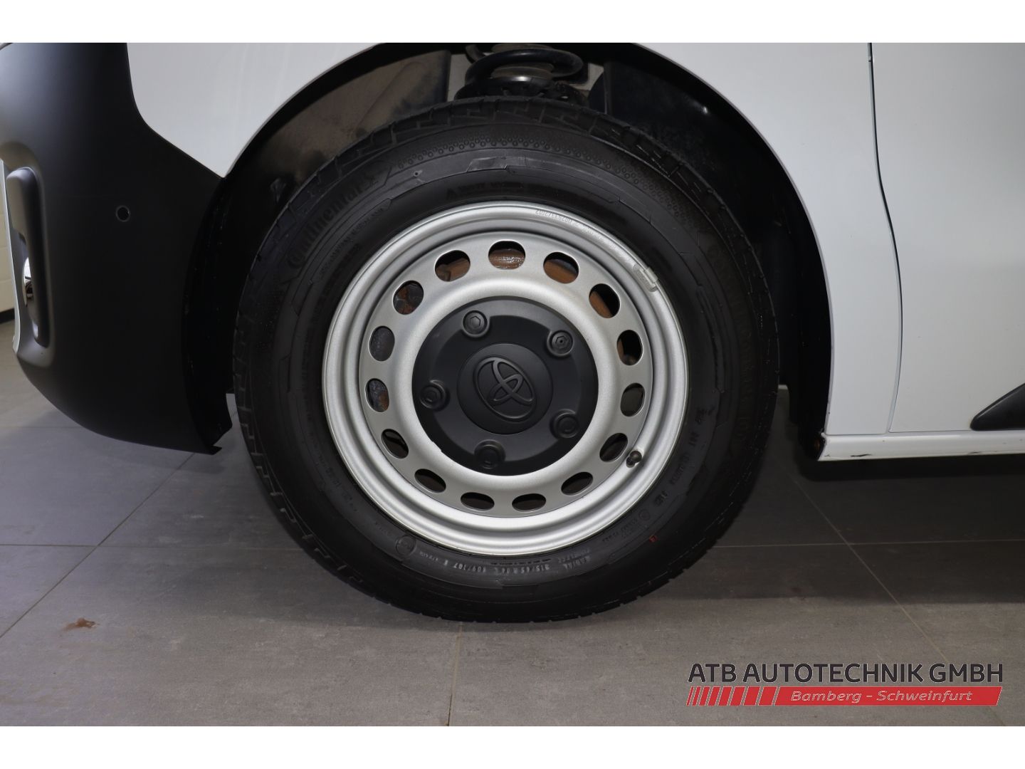 Fahrzeugabbildung Toyota Proace L2 2.0l Kasten Comfort + Navi + AHK