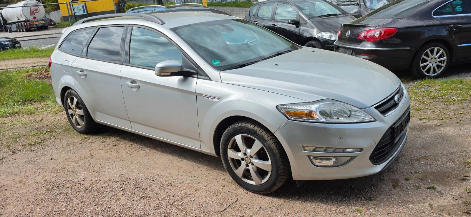 Ford Mondeo 2011 — interior