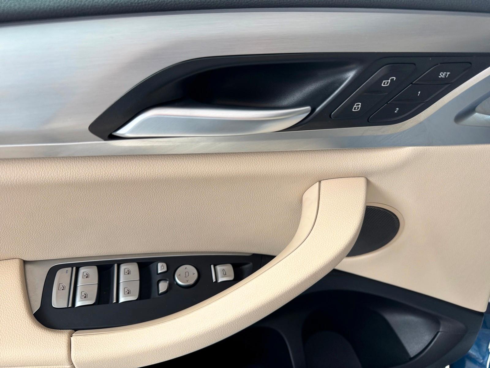 BMW X3 M40i / HUD / Pano / 360° / Live CP / LED