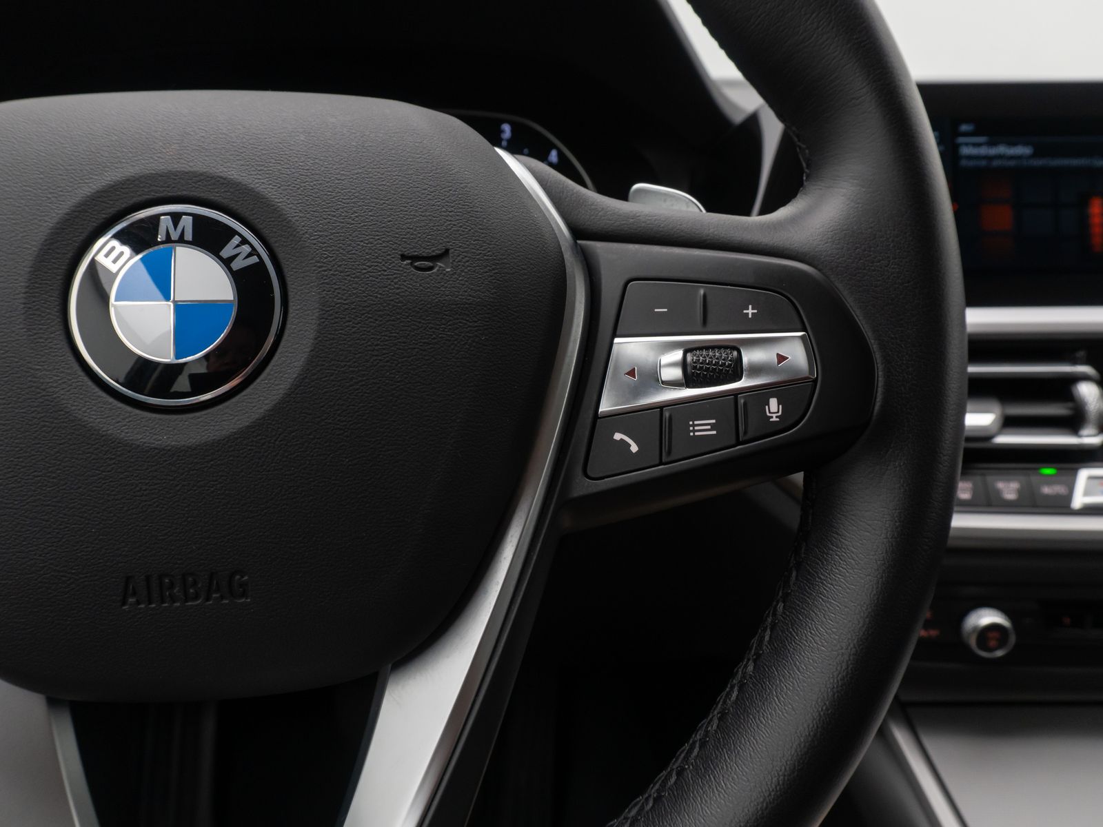 Fahrzeugabbildung BMW 320d Advantage GeschwindigReg Kamera DAB LED 17"