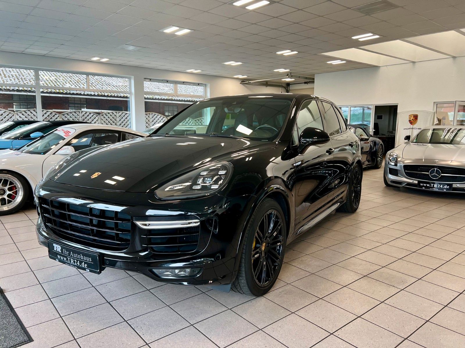 Fahrzeugabbildung Porsche Cayenne Turbo S SportDesign/Panorama/21Zoll
