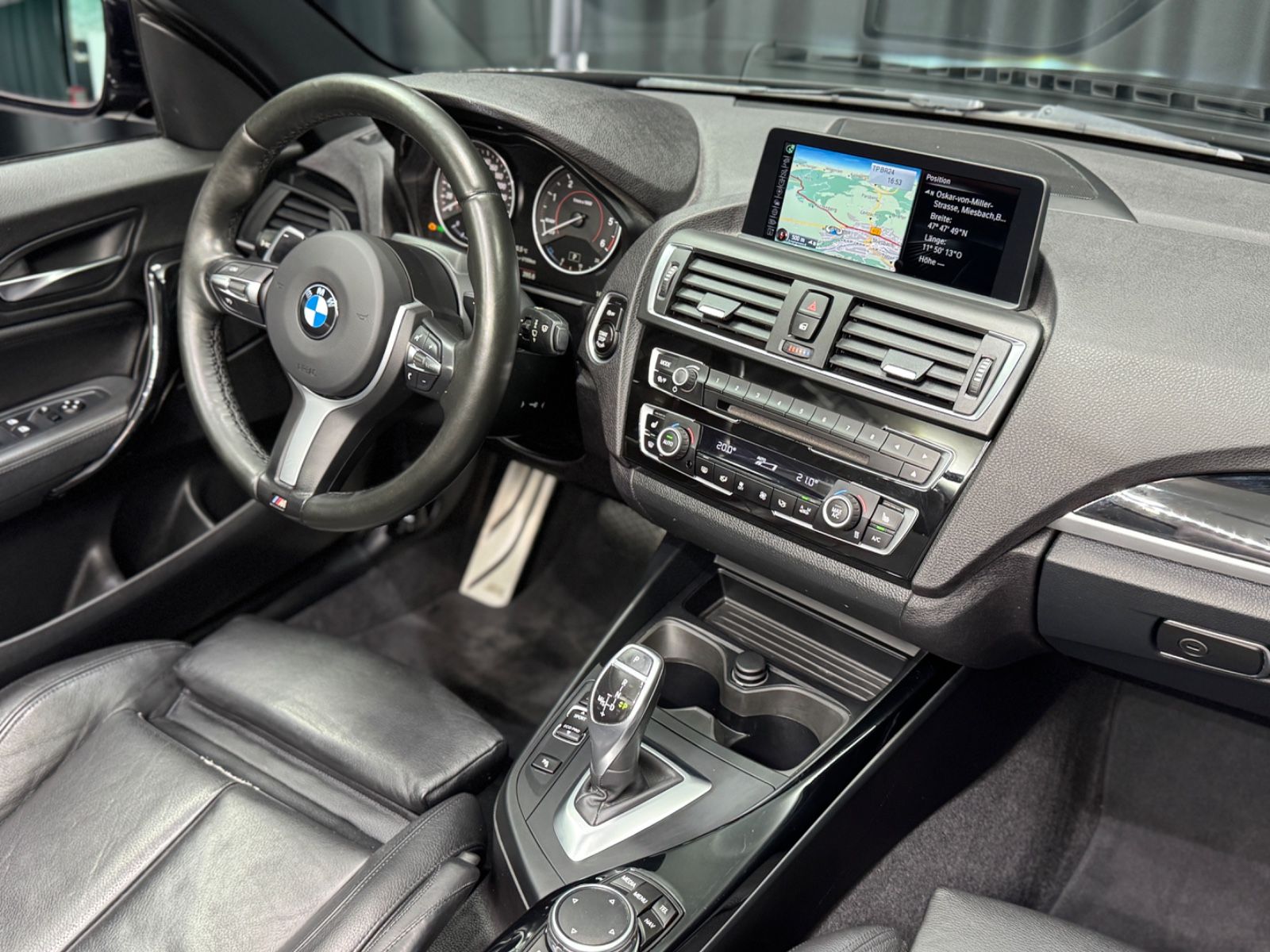 Fahrzeugabbildung BMW 220d Cabrio M Sport|LEDER|NAVI|AUTOMATIK|AHK|