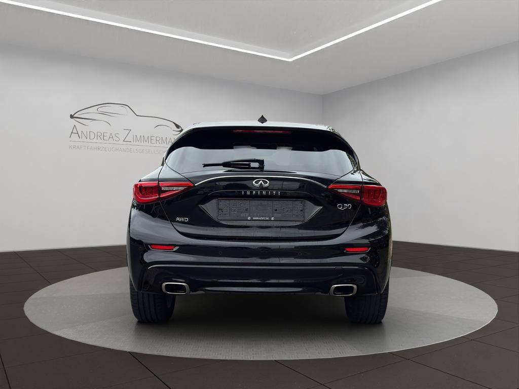 Infiniti Q30