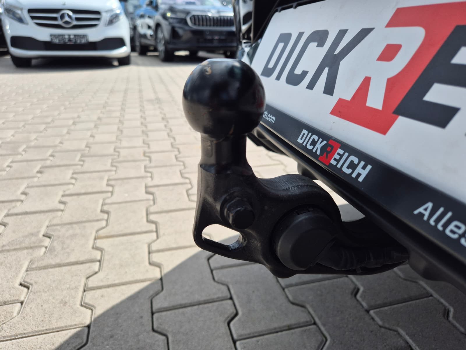 Fahrzeugabbildung CUPRA Leon 1.5 eTSI DSG PANO*AHK*DYNAMICA*EDGE*18" 5JG