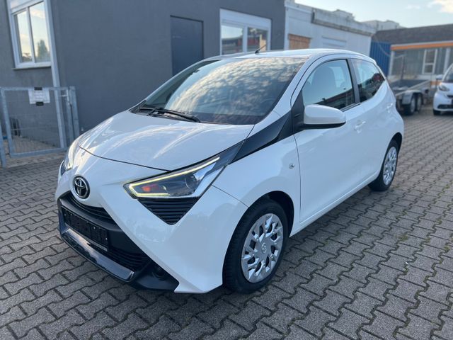Toyota AYGO x-play NAVI*KAM*BT-AUDIO*MULTIMEDIA*1.HAND