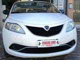 Lancia Ypsilon 1.2 69 CV 5P Gold UCONNECT Blue&M - weiße Lancia Ypsilon