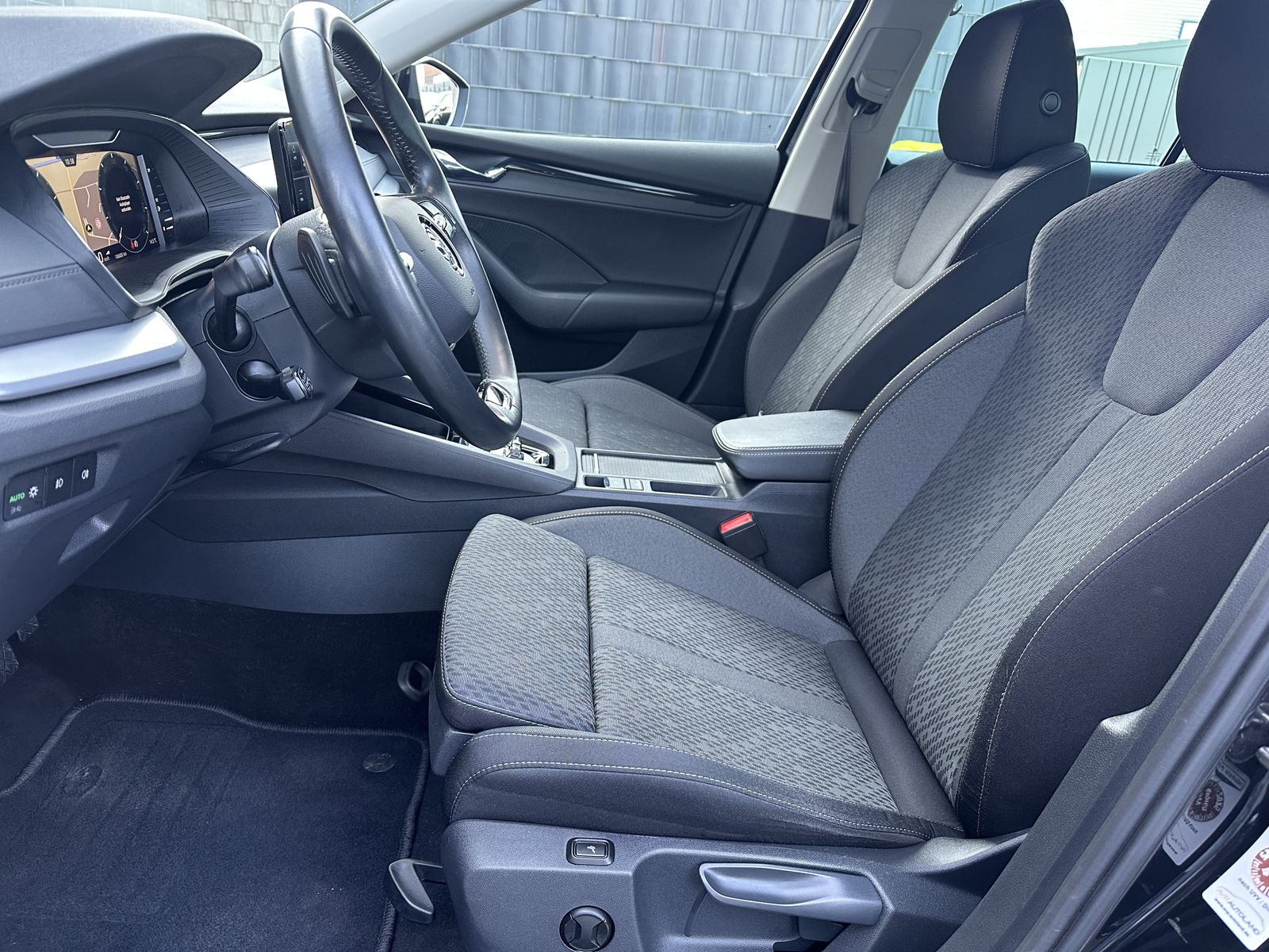 Fahrzeugabbildung SKODA Octavia Combi Clever iV Hybrid NAV+LED+AHK+18ZO