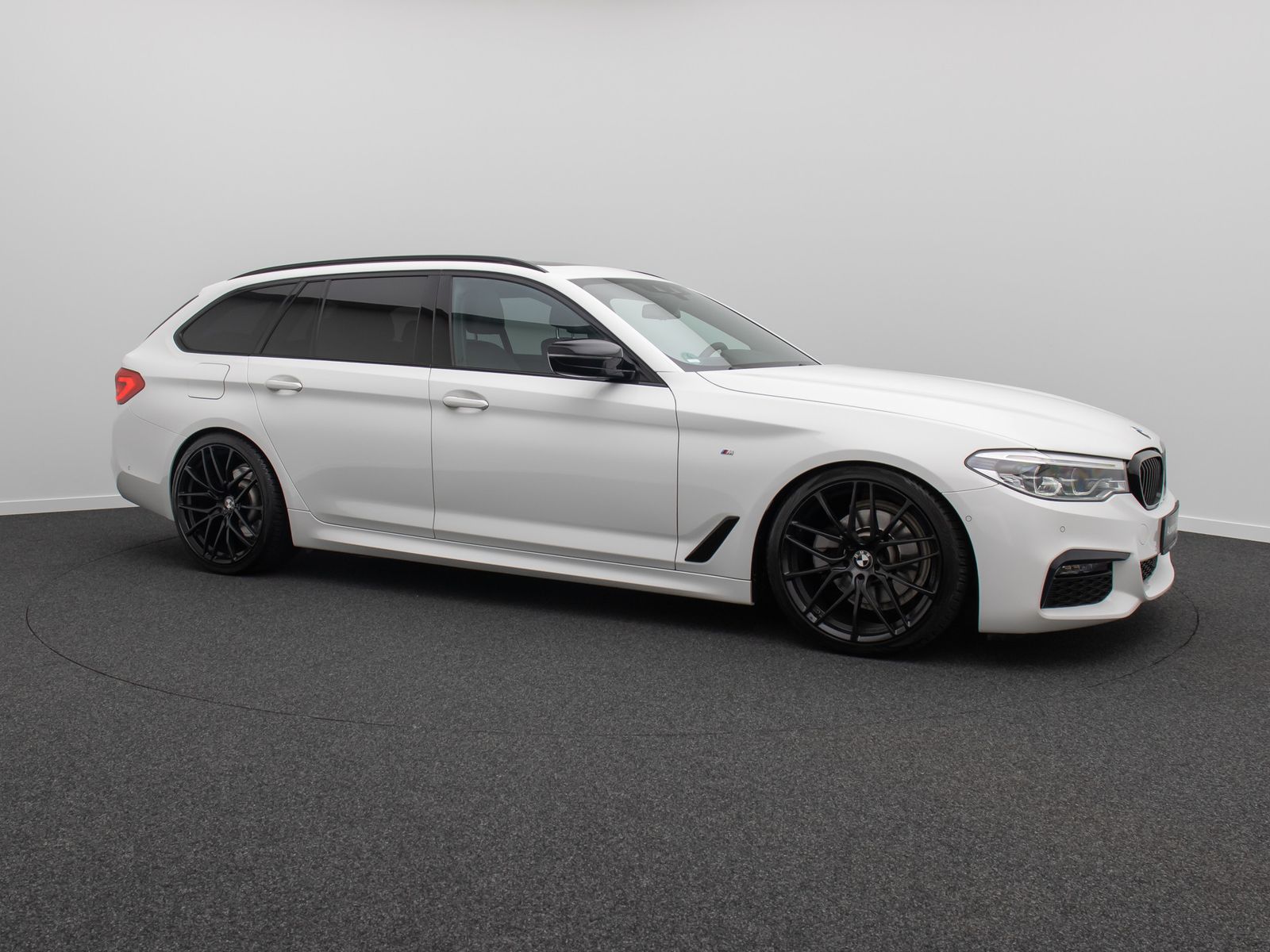 Fahrzeugabbildung BMW 520d M Sport HUD HiFi Panorama 20" Motorschaden!