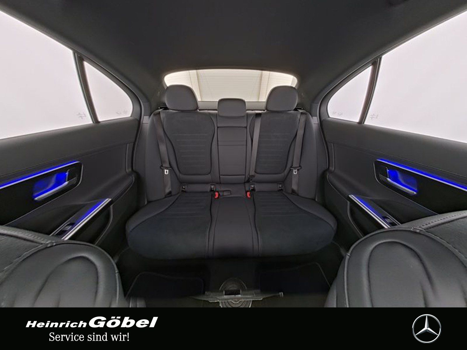 Fahrzeugabbildung Mercedes-Benz C 180 AMG+TOTWINKEL+LED+KAMERA+CARPLAY+LENKRADHZ
