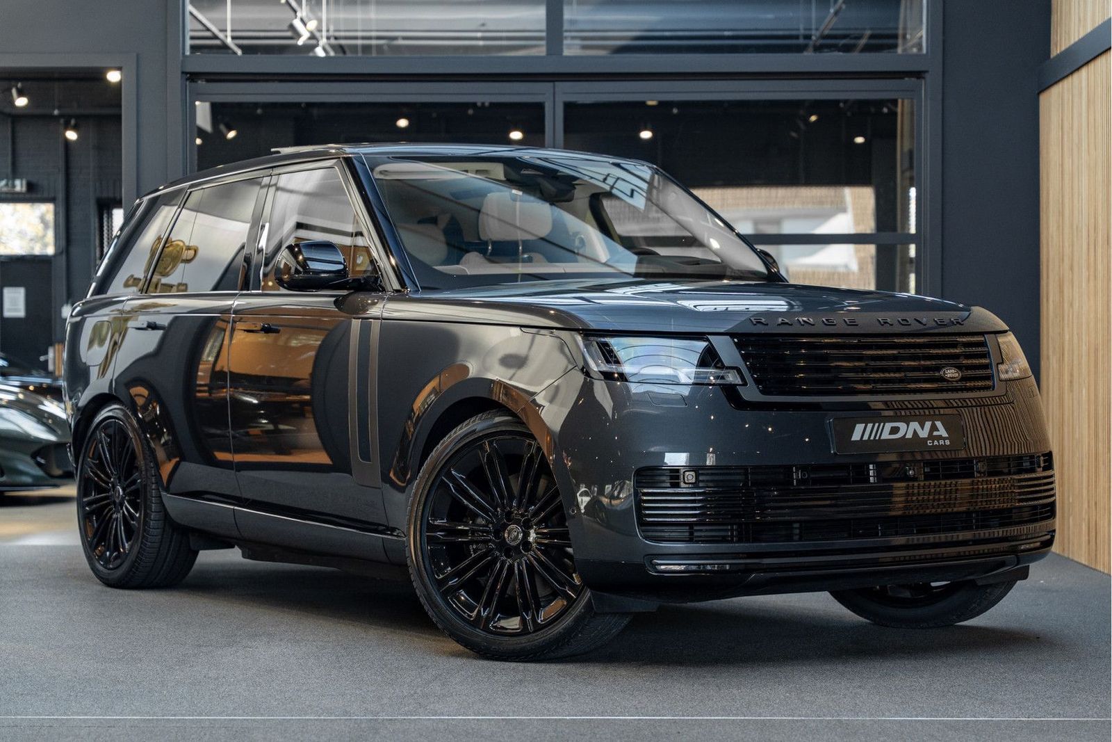 Land Rover Range Rover P550e SV Entertainmentsysteem Koelbo