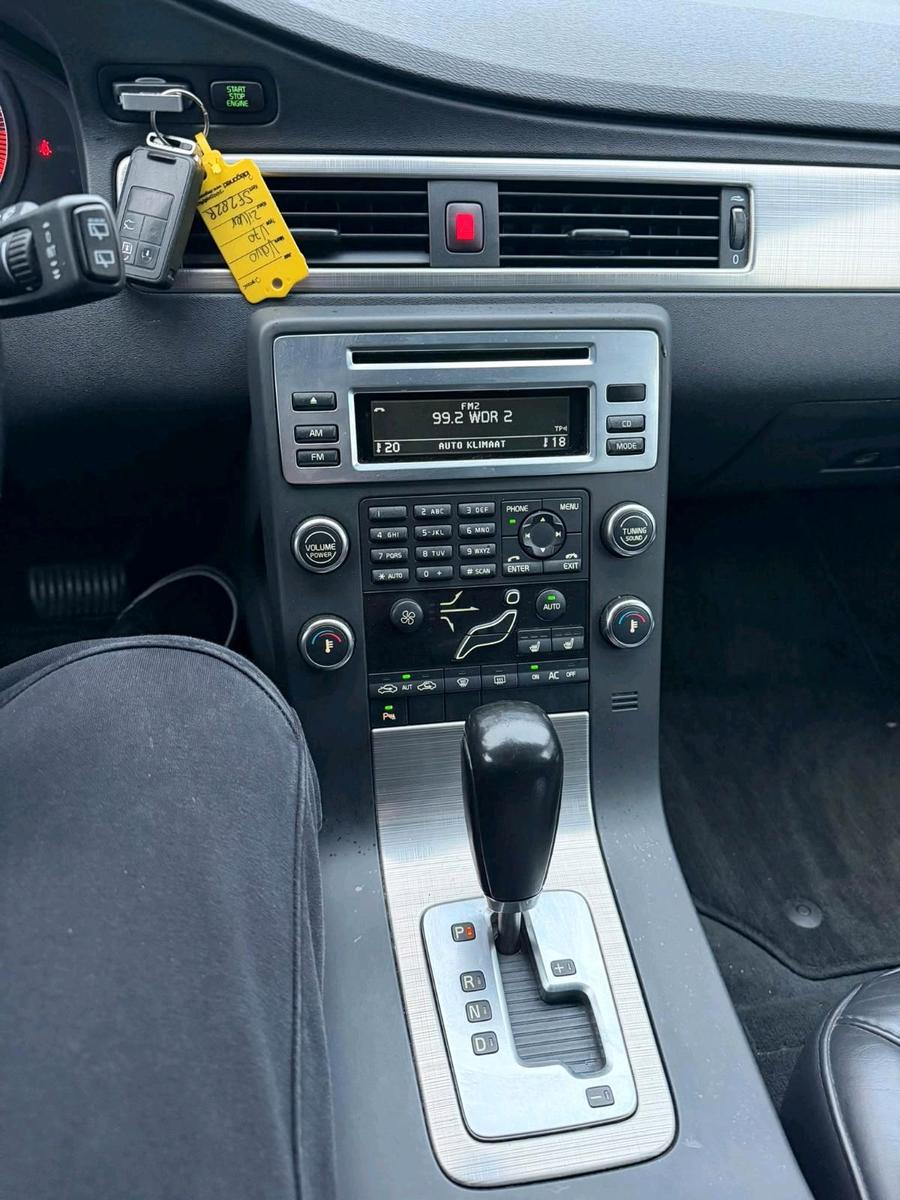 Volvo V70 2009 — photo 9