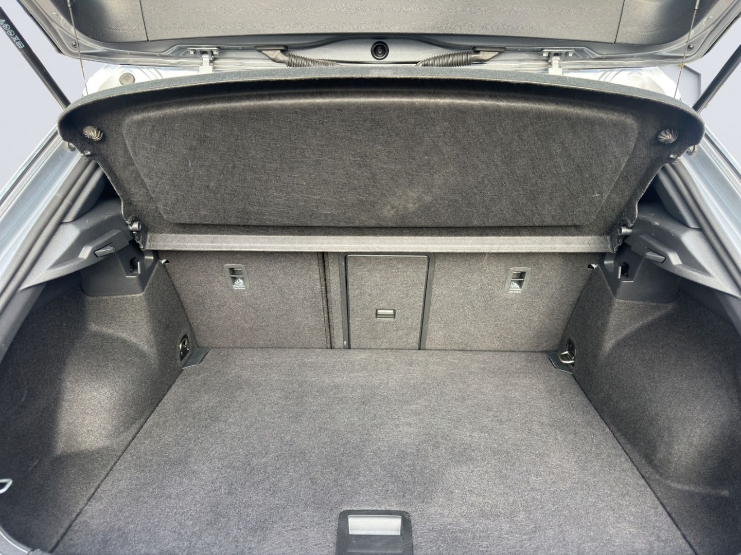 T-Roc R-Line 1.5 TSI AHZV MatrixLED PDC ACC Rück