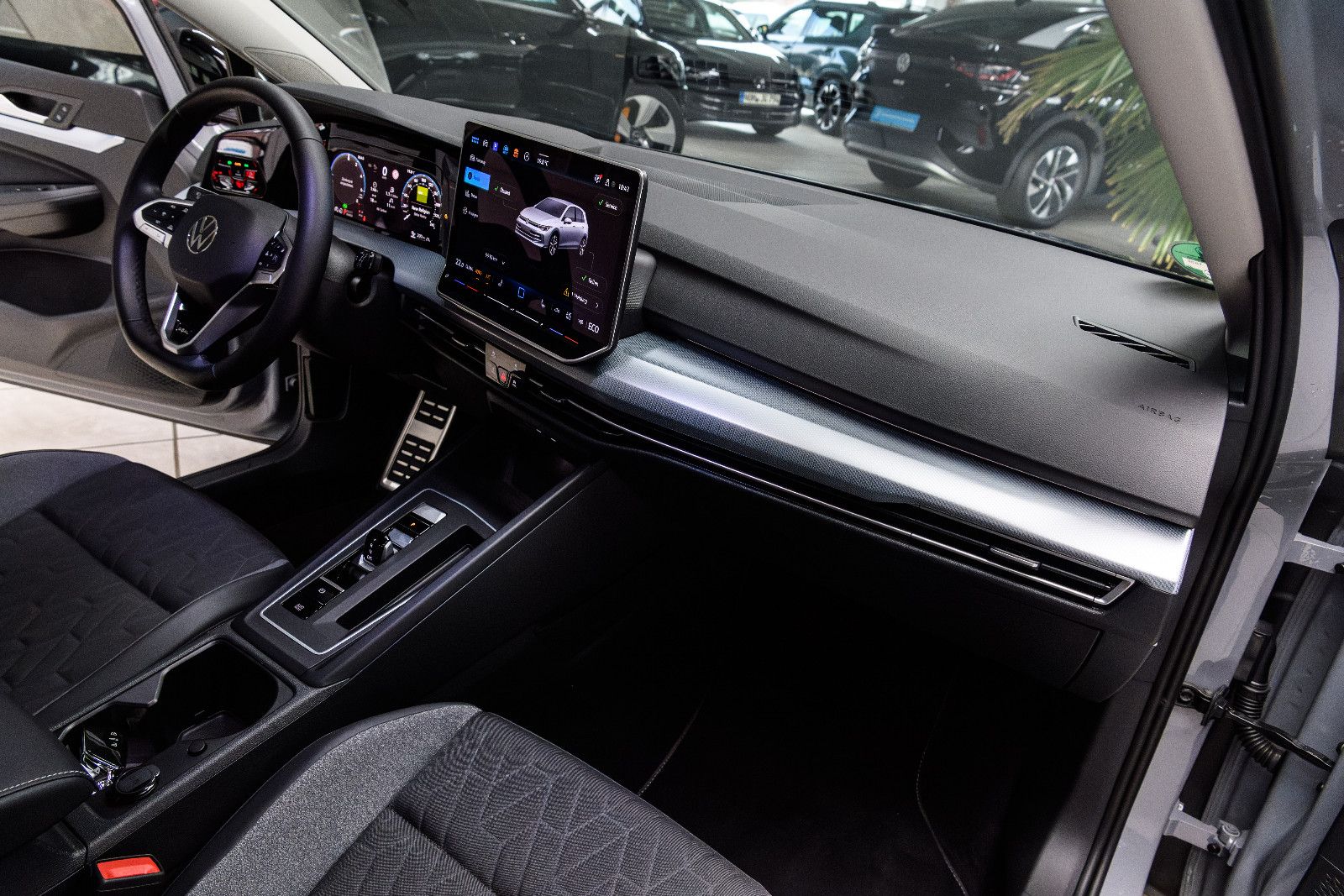 Fahrzeugabbildung Volkswagen Golf VIII Goal 1.5 TSI eHybrid LED+KAMERA+5J.GAR