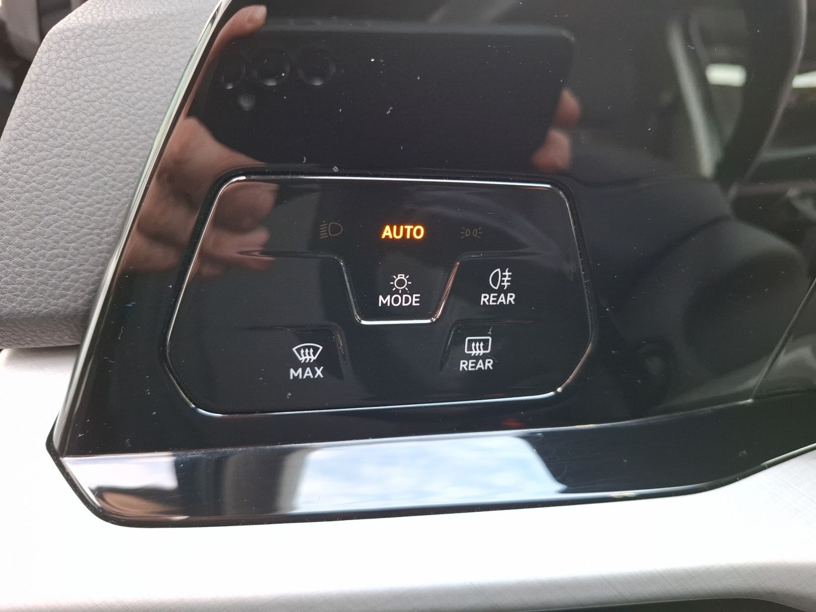 Fahrzeugabbildung Volkswagen Golf VIII TDI Navi ACC PDC SH