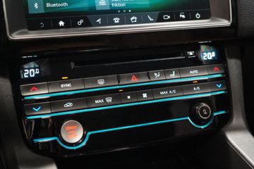 Jaguar F-Pace - 9