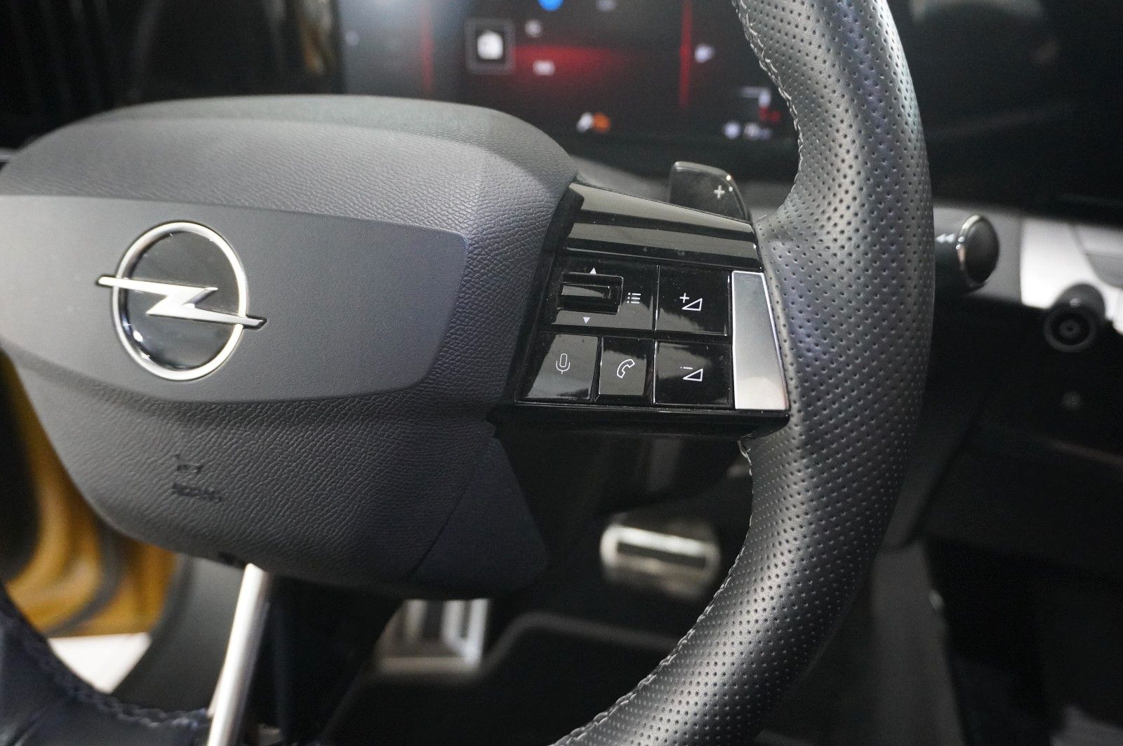 Fahrzeugabbildung Opel Astra L Lim. 1.6 HYBRID GS SPORT NAVI/360°/SPORT
