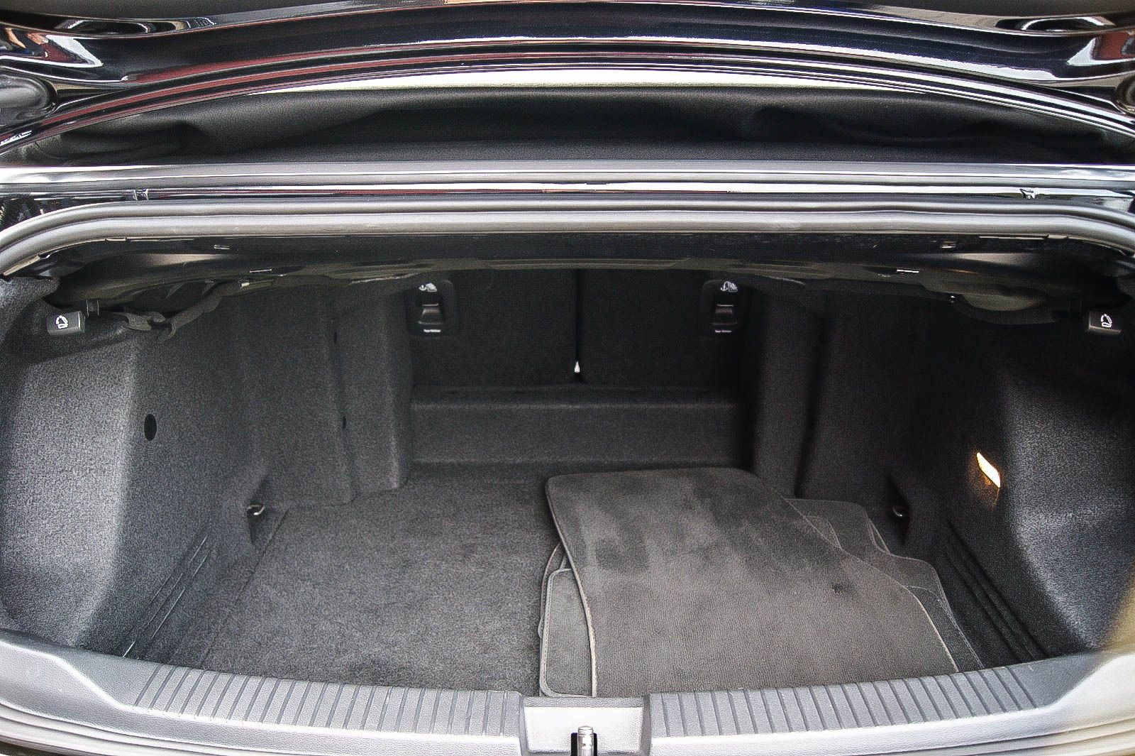 Fahrzeugabbildung Volkswagen T-Roc Cabriolet Move IQ-LIGHT KAMERA E-VERDECK