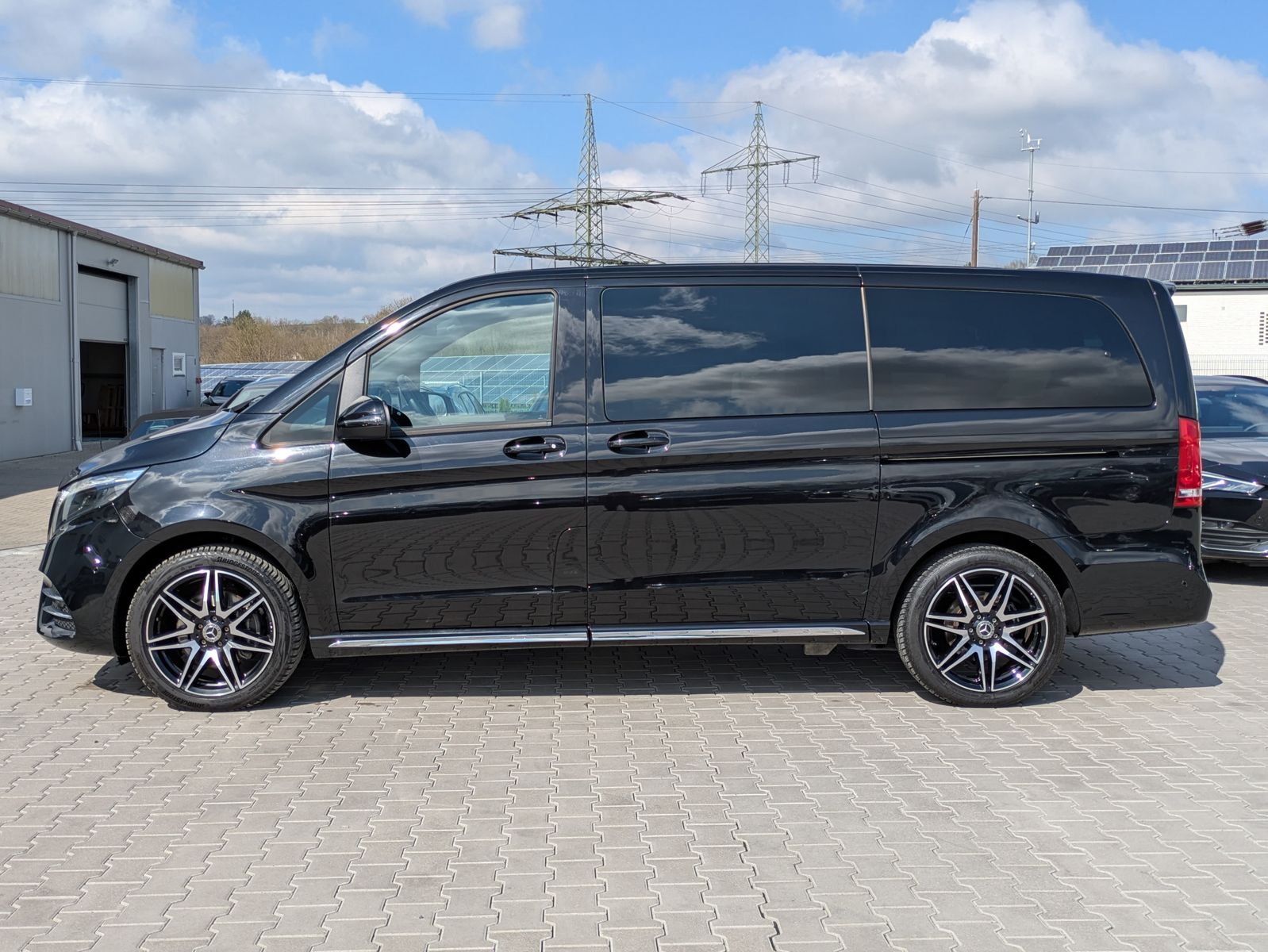 Fahrzeugabbildung Mercedes-Benz V 300 d AVANTGARDE 4MATIC lang AMG*PANO*LED*DIST
