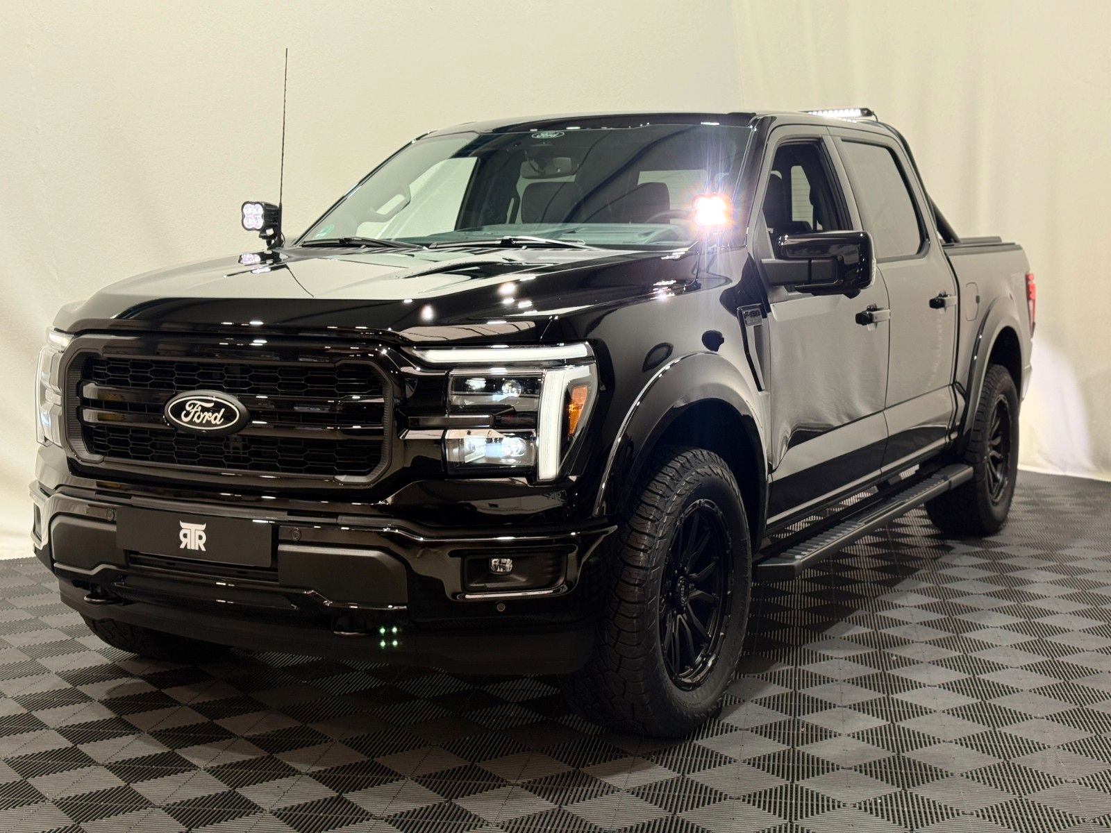 Fahrzeugabbildung Ford F-150 Lariat 5.0L V8  5,5" Black RTR Ed.