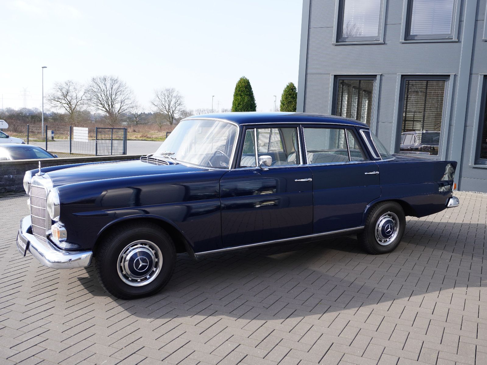 Fahrzeugabbildung Mercedes-Benz 200