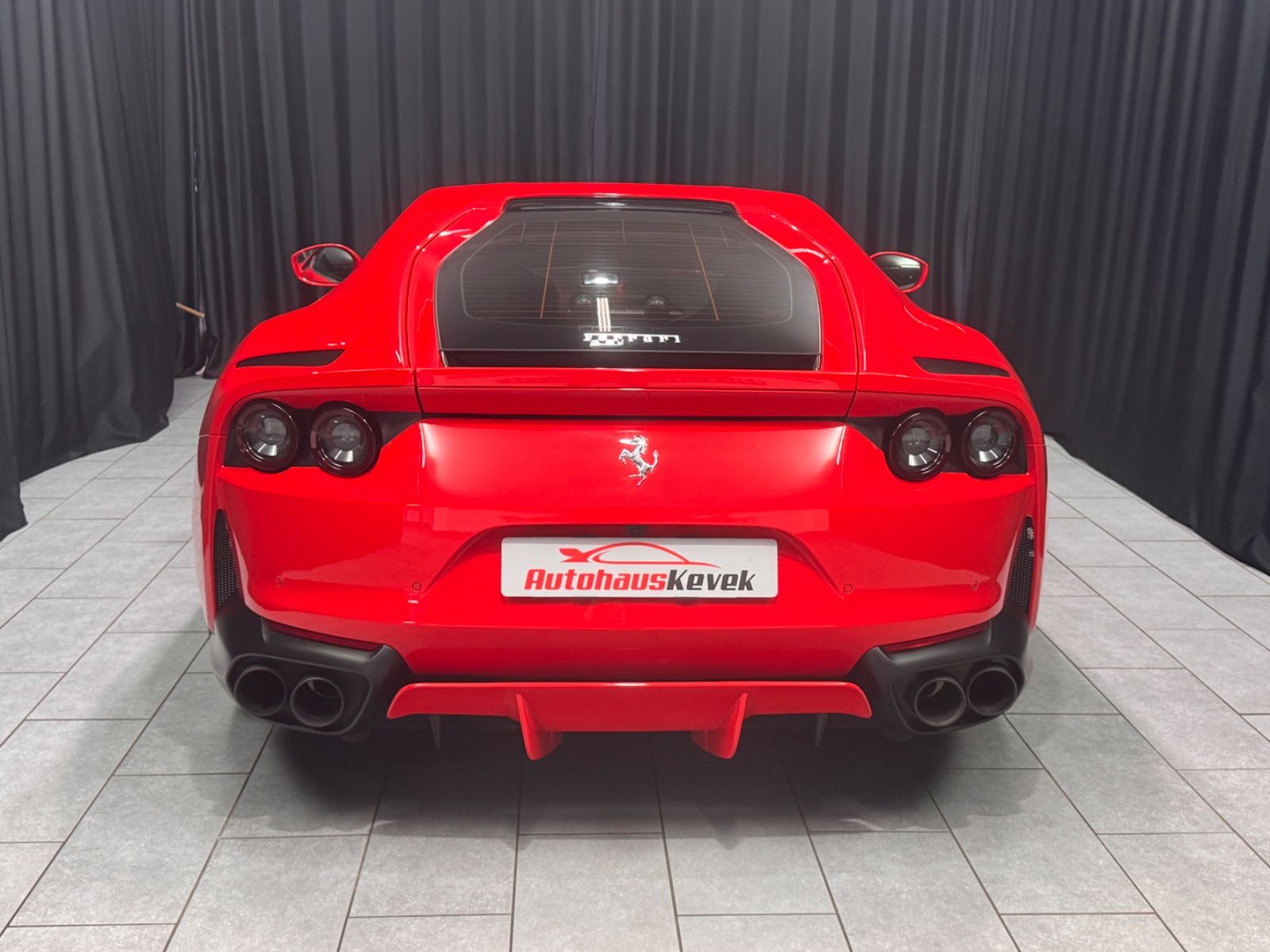 Fahrzeugabbildung Ferrari 812 Superfast|CARBON-SCHALENSITZE|360"KAMERA|ACC