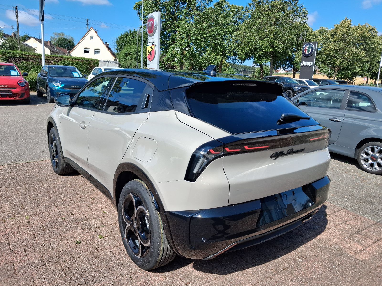 Fahrzeugabbildung Alfa Romeo Junior Ibrida 1.2 VGT 48V-Hybrid 107 kW ti