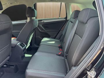 Volkswagen Tiguan - 11