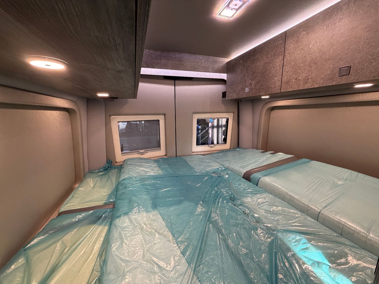 Fahrzeugabbildung Robeta Adonis - Luxus Campervan Aufstelldach