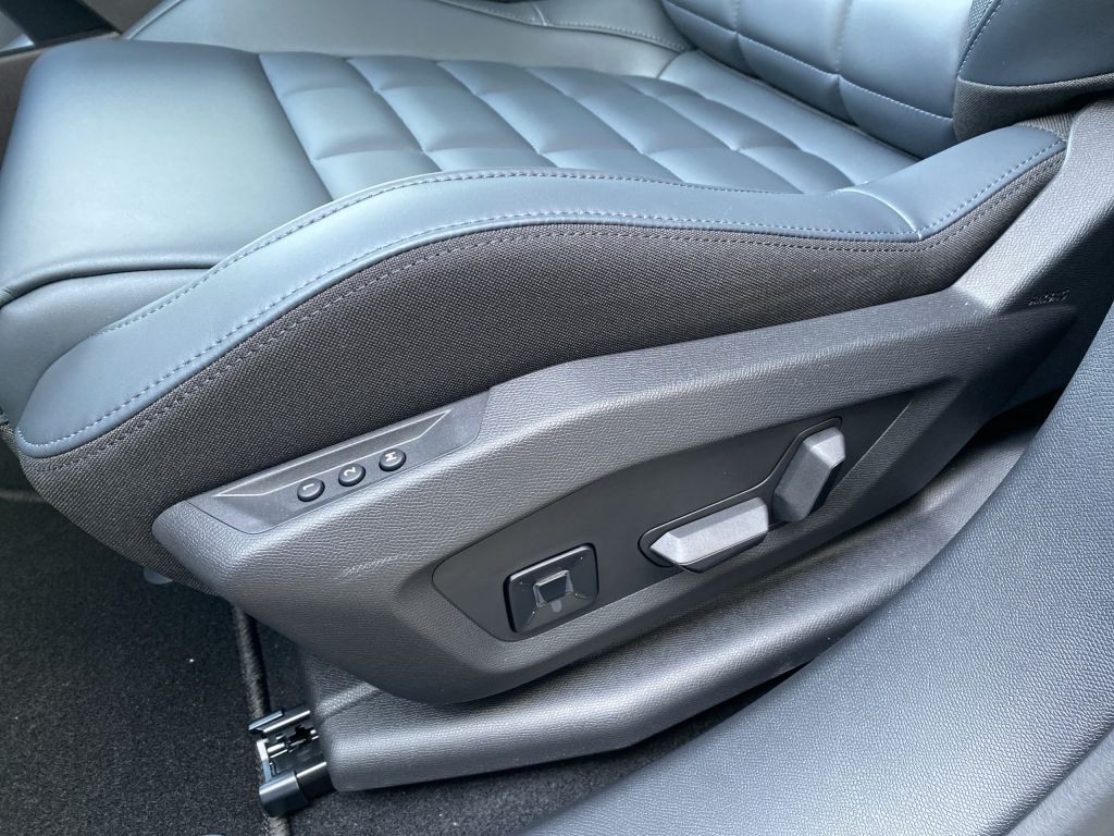 Fahrzeugabbildung Citroën C5 Aircross Hybrid 145 MAX *beh. Frontscheibe*