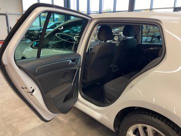 MYAUTOCENTER – Gebraucht- und Jahreswagen mit Werkstattservice in Pfaffenhofen Volkswagen Golf VII Lim. Comfortline BMTStart-Stopp*Klima*
