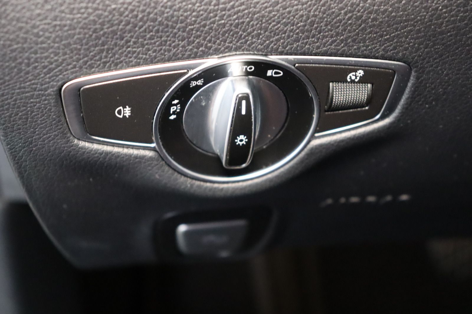 Fahrzeugabbildung Mercedes-Benz E 400 T 4Matic * Airmatic * STHZ * Memory AVANTG