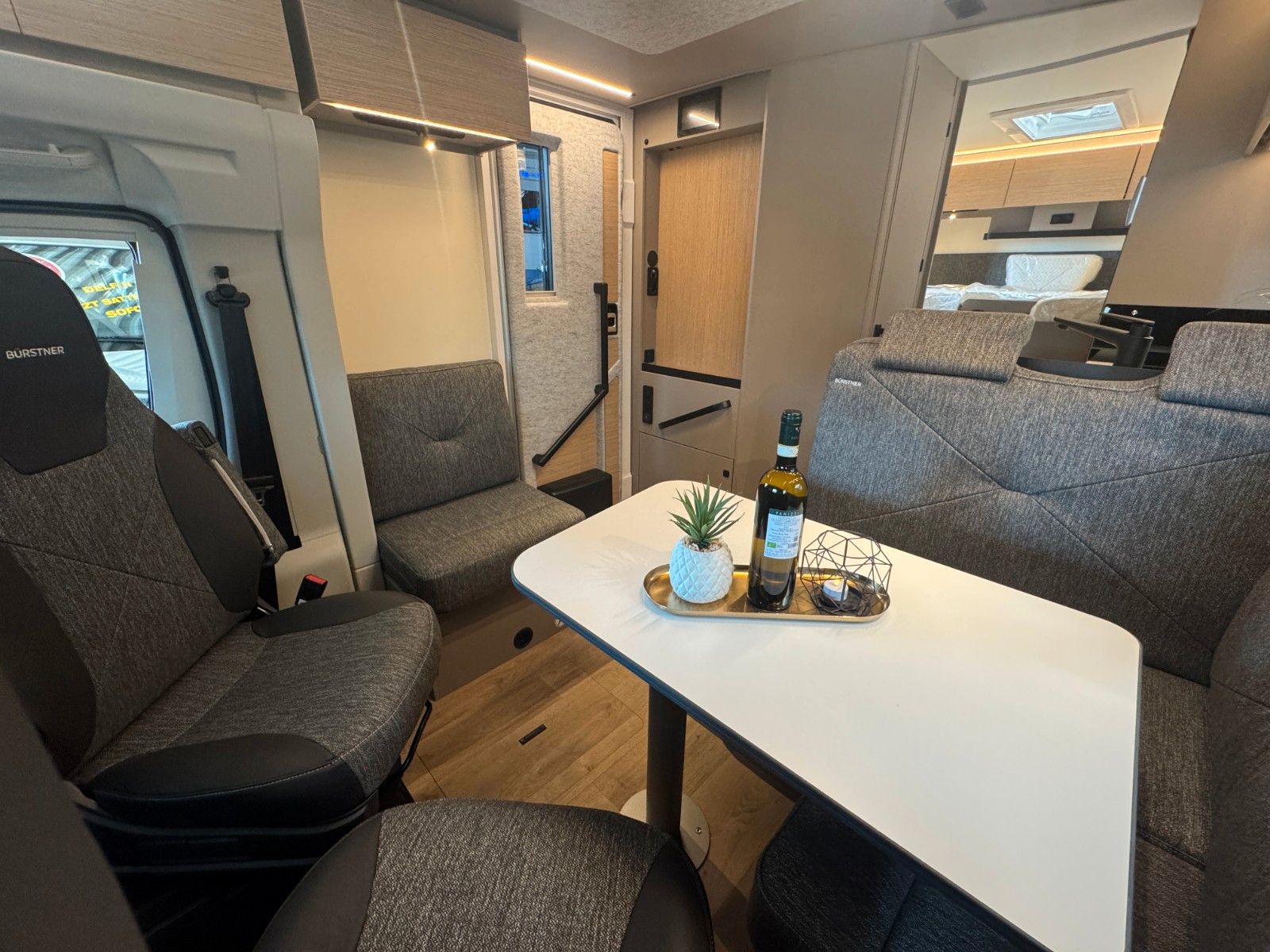 Fahrzeugabbildung Bürstner Campeo TD 690 G SIE SPAREN 14.519 €!