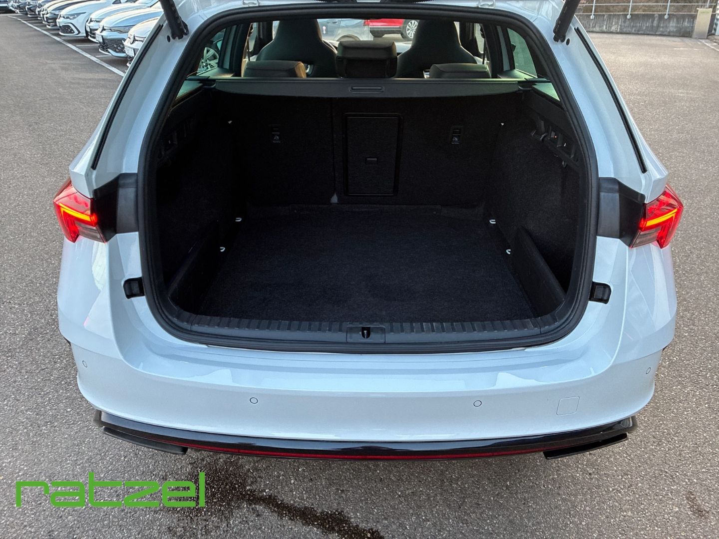 Fahrzeugabbildung SKODA Octavia RS Combi 2.0 TDI DSG  AHK Panodach Navi