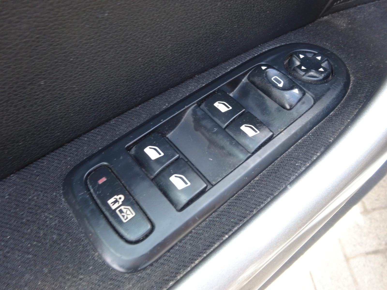 Peugeot 308 2011 — photo 15