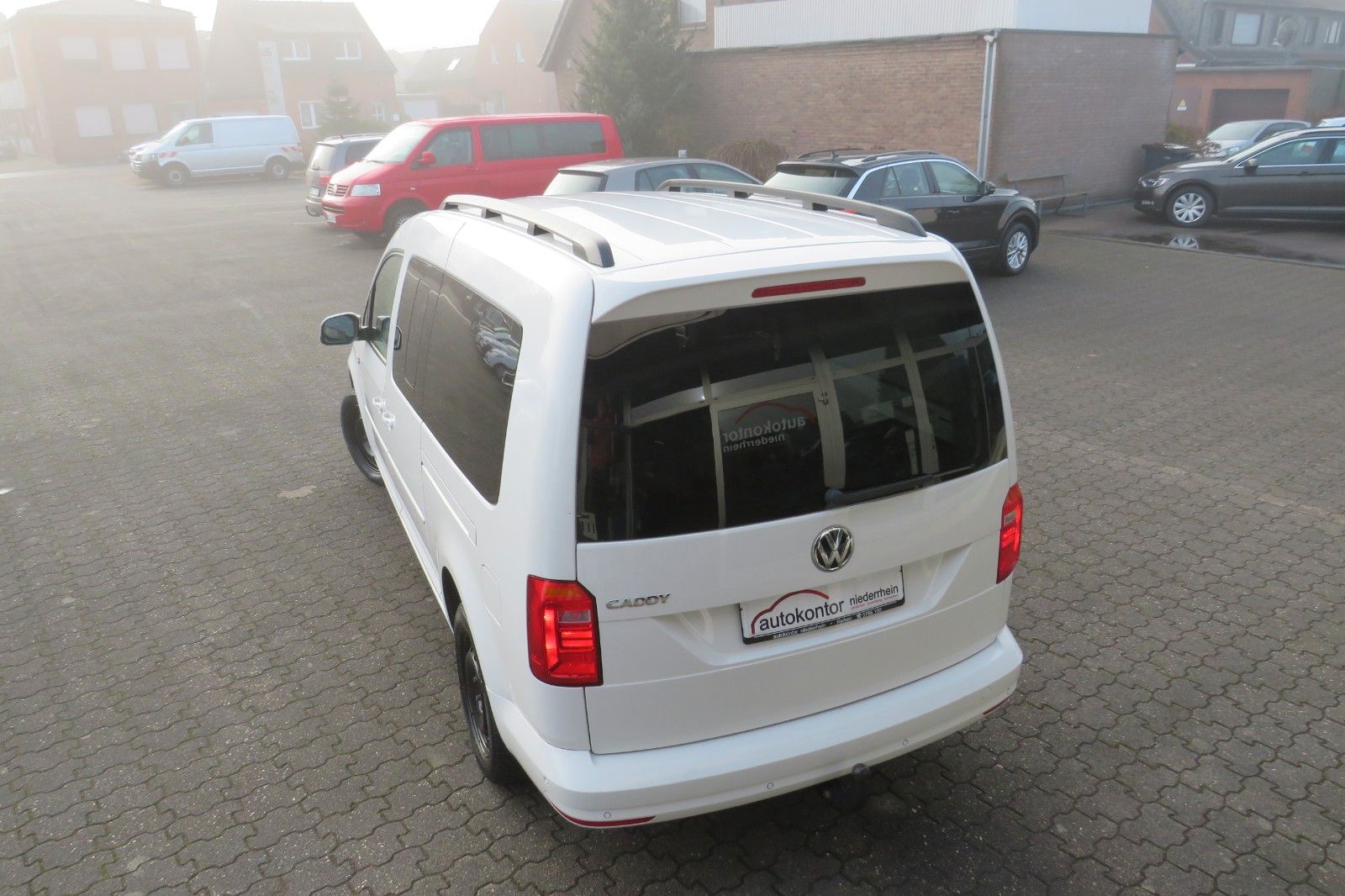 Fahrzeugabbildung Volkswagen Caddy MAXI 2.0-TDI COMFORT AHK NAVI STANDH. 1HD
