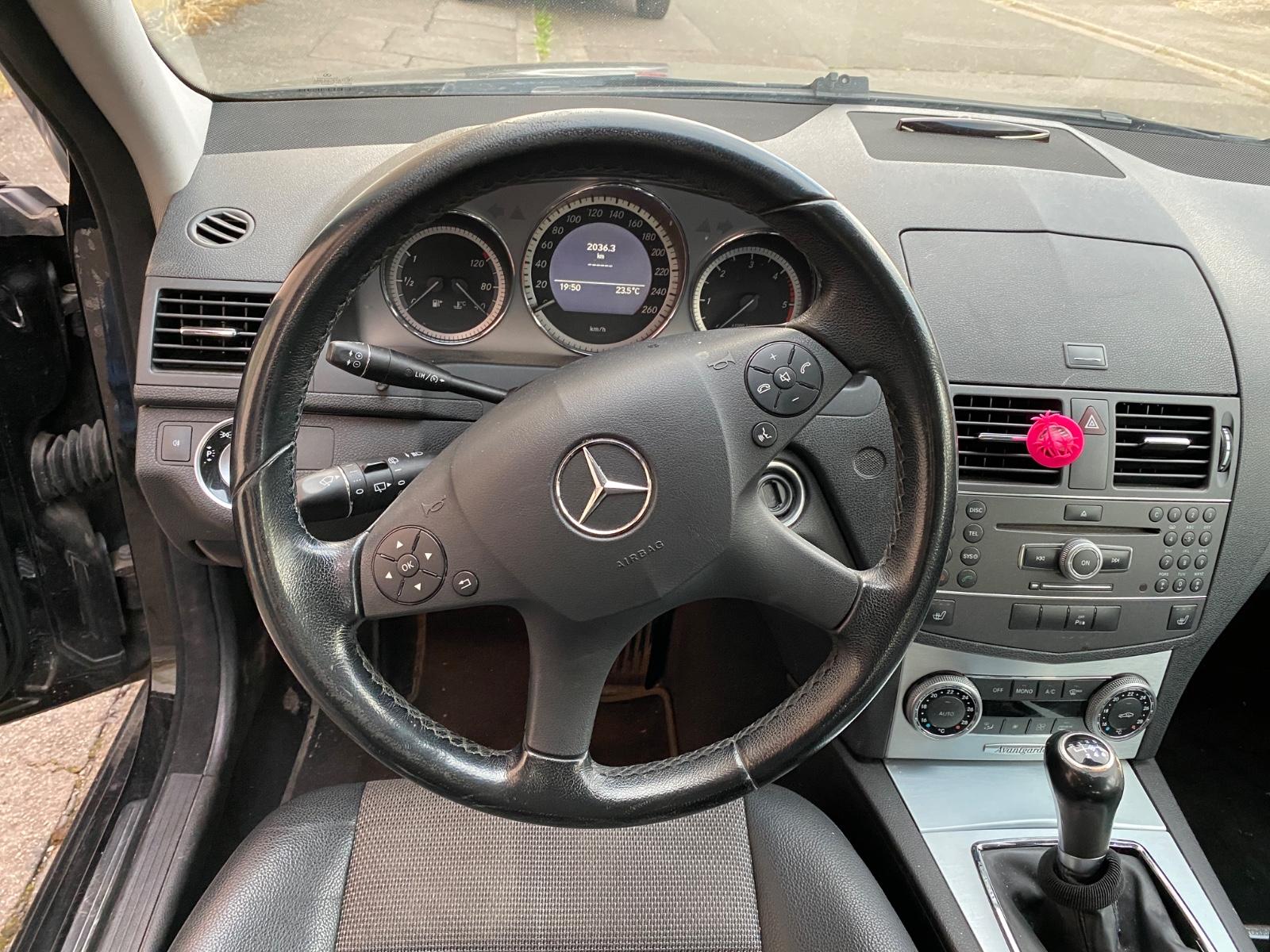 Mercedes-Benz 220 2010 — photo 8