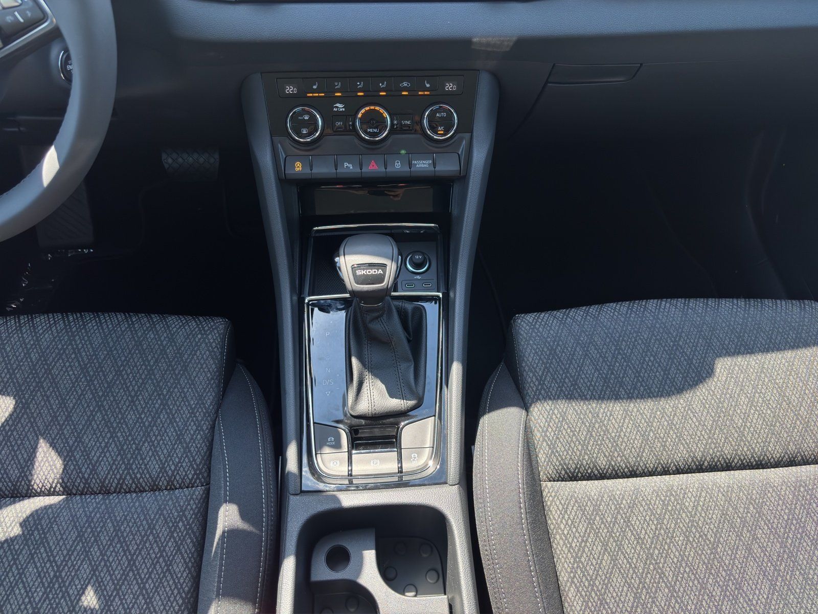 Fahrzeugabbildung SKODA Karoq Balance 1,5 TSI 110 kW DSG MATRIX/RFK/AHK