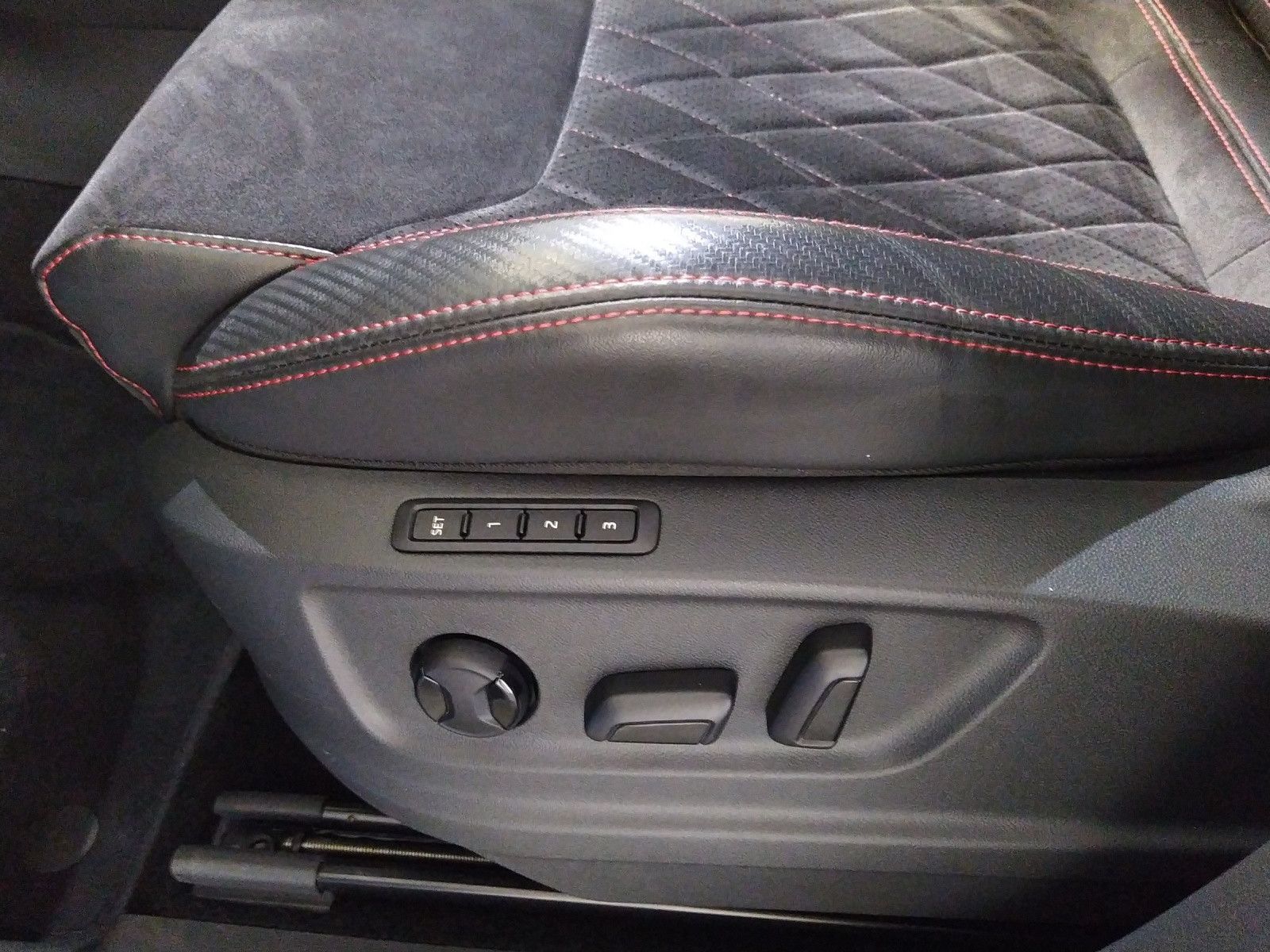 Fahrzeugabbildung SKODA Kodiaq RS 4x4 2,0 TDI DSG Navi 7-Sitze ACC AHK