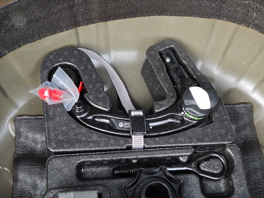 VW T-Cross R-Line 150PS DSG #AHK #kAMERA #NAVI VW T-Cross R-Line 150PS DSG #AHK #kAMERA #NAVI